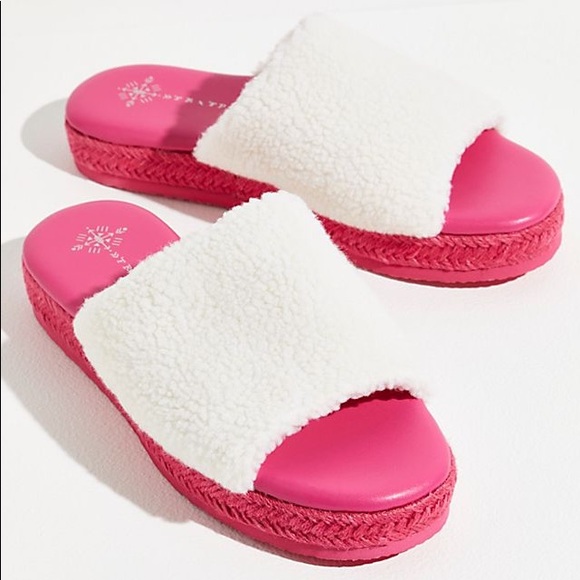 NWOB FARYL ROBIN + FREE PEOPLE Vegan Daydreamer Teddy Slides - Picture 2 of 3